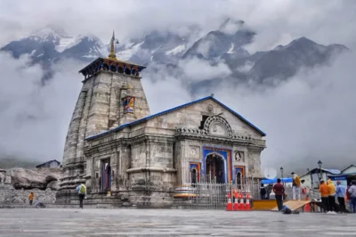 Helicopter vs Trekking for Kedarnath Yatra