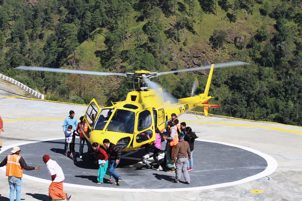 Helicopter vs Trekking for Kedarnath Yatra